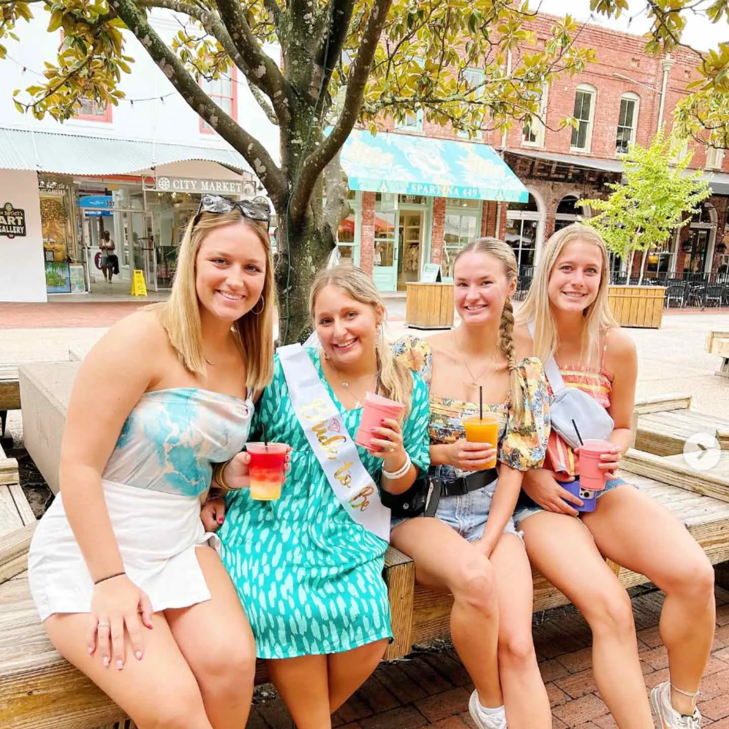 Walking Tour with Sip n' Shop Charleston Tours